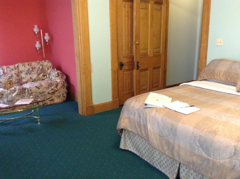 Inn Port D'Vino Dayton Zimmer foto